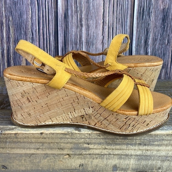 Naya Nalisha Mustard Yellow Leather Sandals- Size 7.5 - Picture 5 of 14